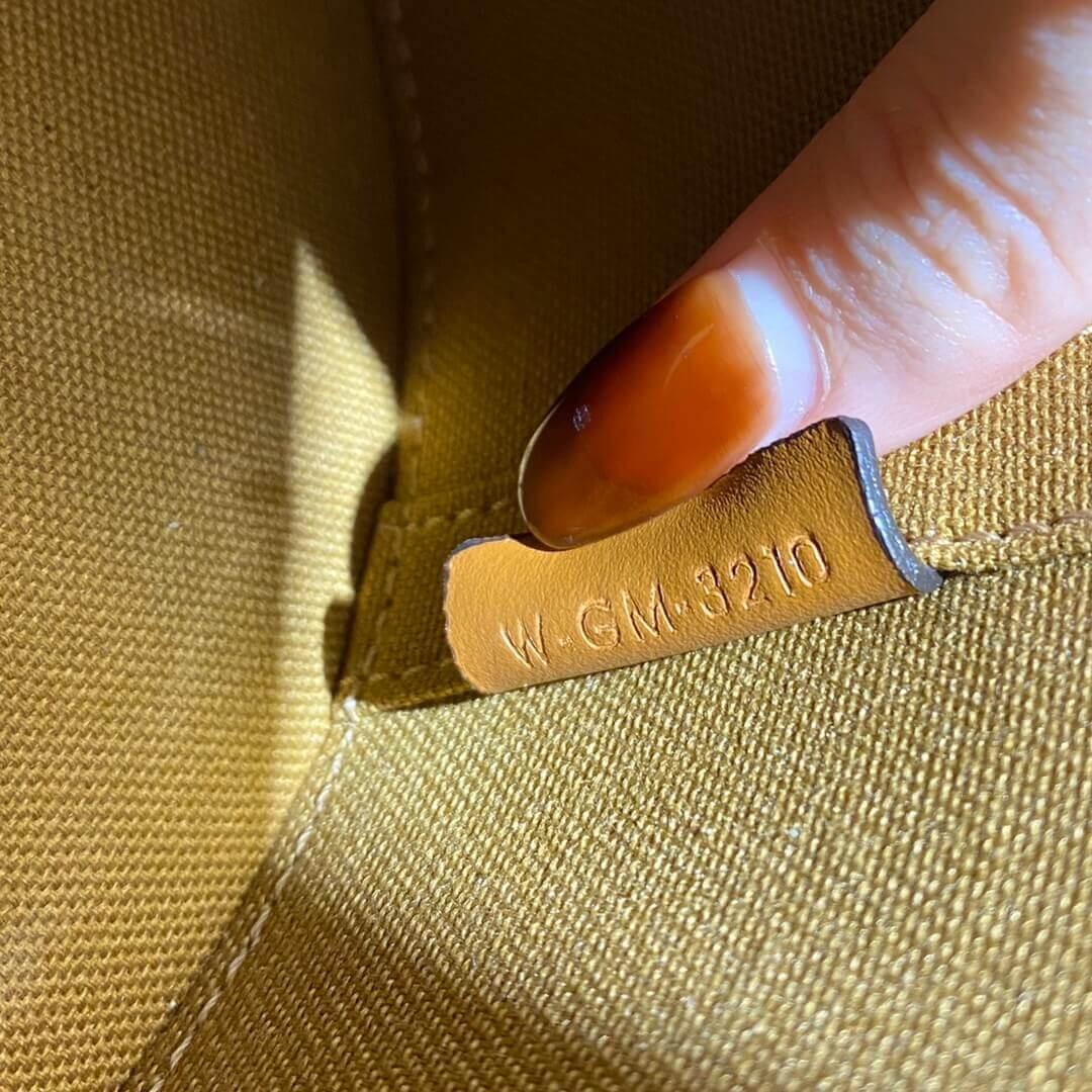 Celine Medium Tambour Bag In Smooth Calfskin 195192