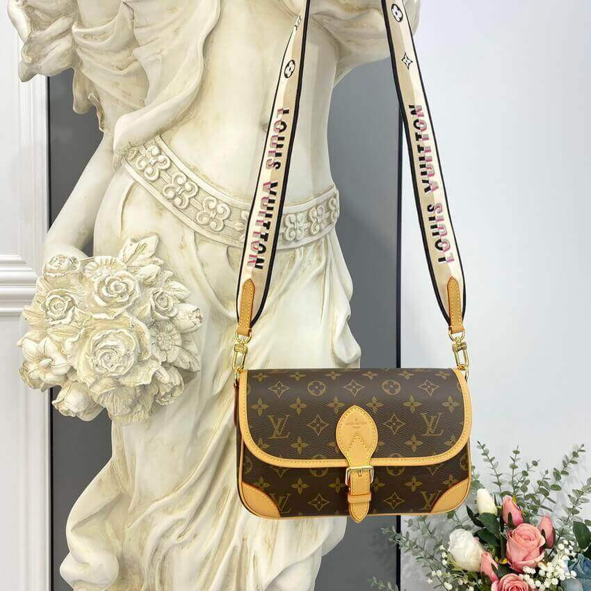 Louis Vuitton Monogram Canvas Diane Bag M45985