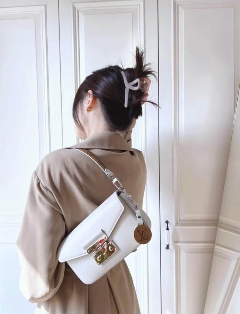 Louis Vuitton Swing Bag M20395 White