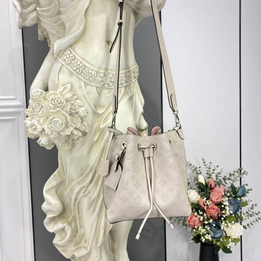 Louis Vuitton Mahina Leather Muria M57526