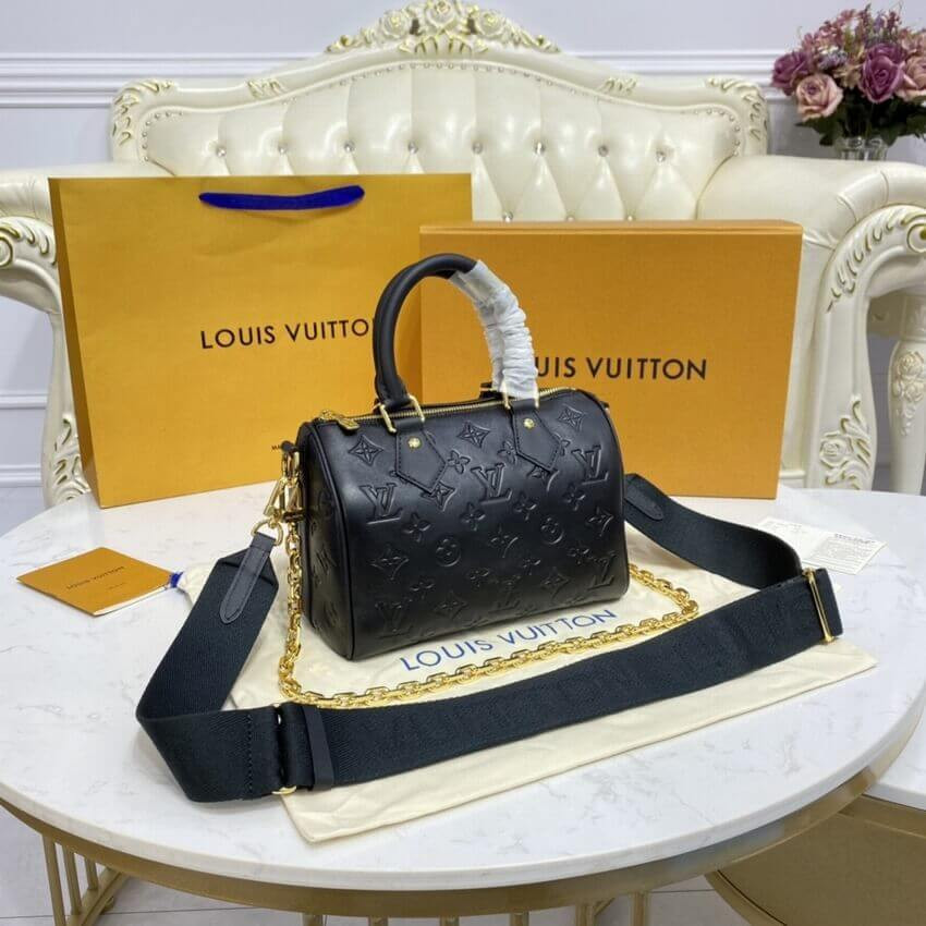 Louis Vuitton Speedy Bandoulière 22 in Black M58631
