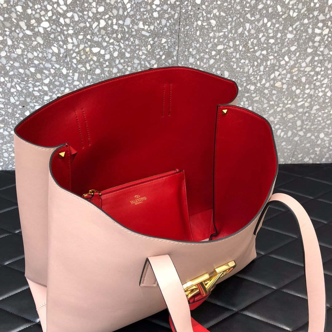 Valentino Garavani Large Vring Shopping Tote A0090