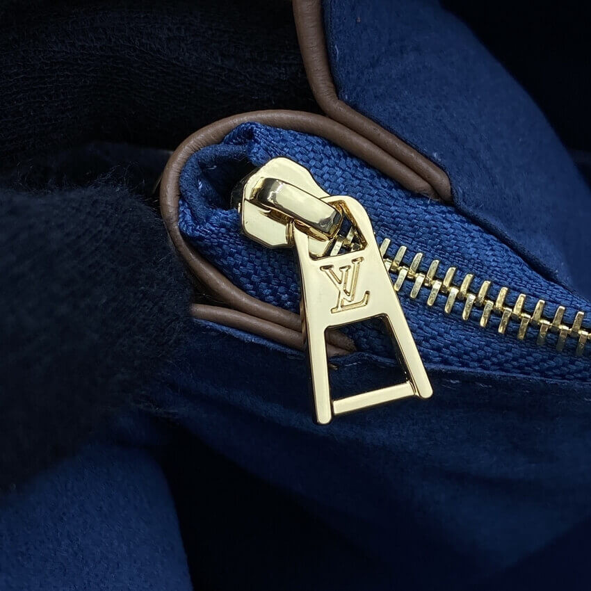 Louis Vuitton Coussin PM M59277 Taupe