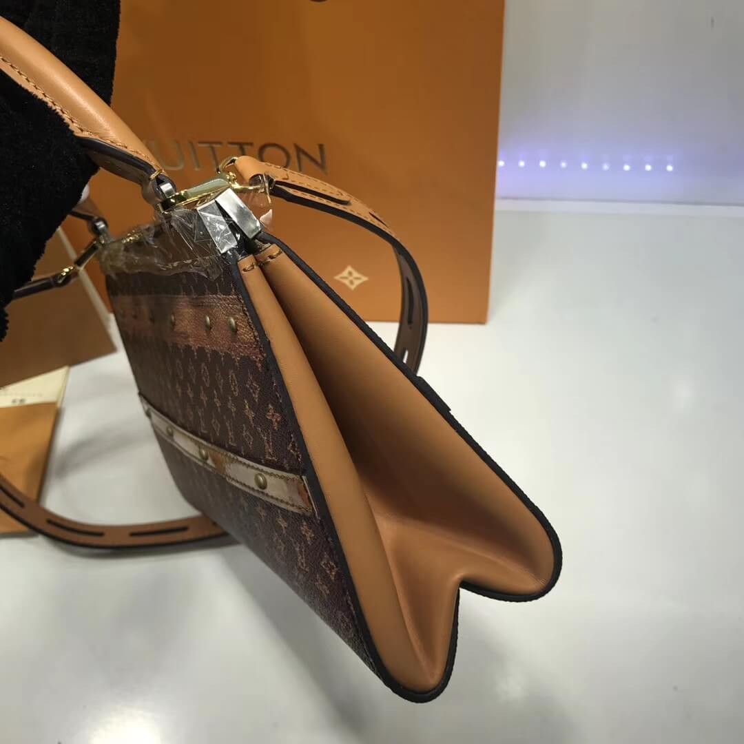 Louis Vuitton Crown Frame M43946