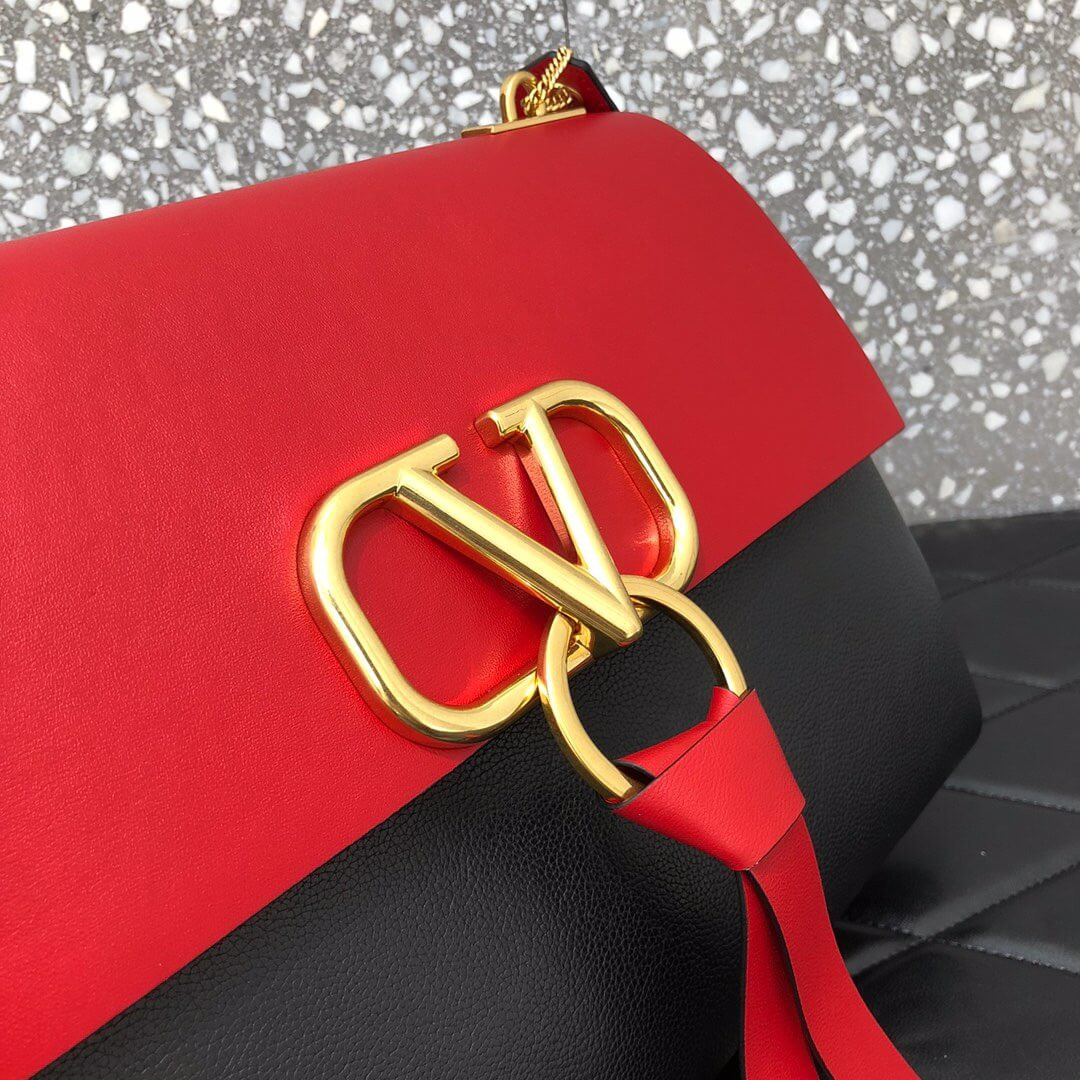 Valentino Garavani Medium Vring Smooth Calfskin Shoulder Bag 0002