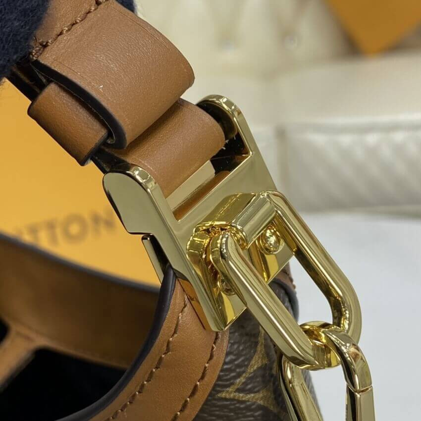 Louis Vuitton Hobo Dauphine MM M45195