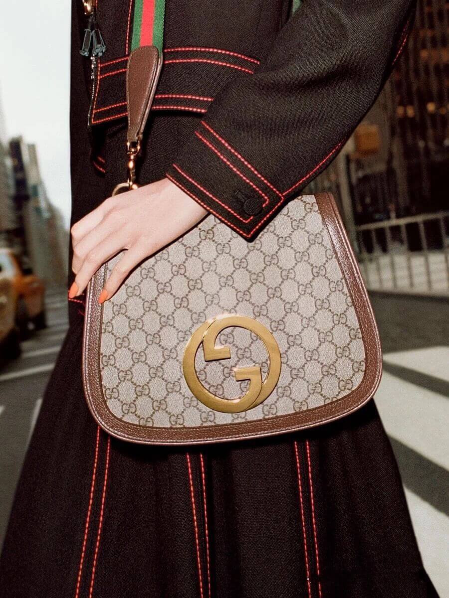 Gucci Blondie Medium Shoulder Bag With Round Interlocking G 699210