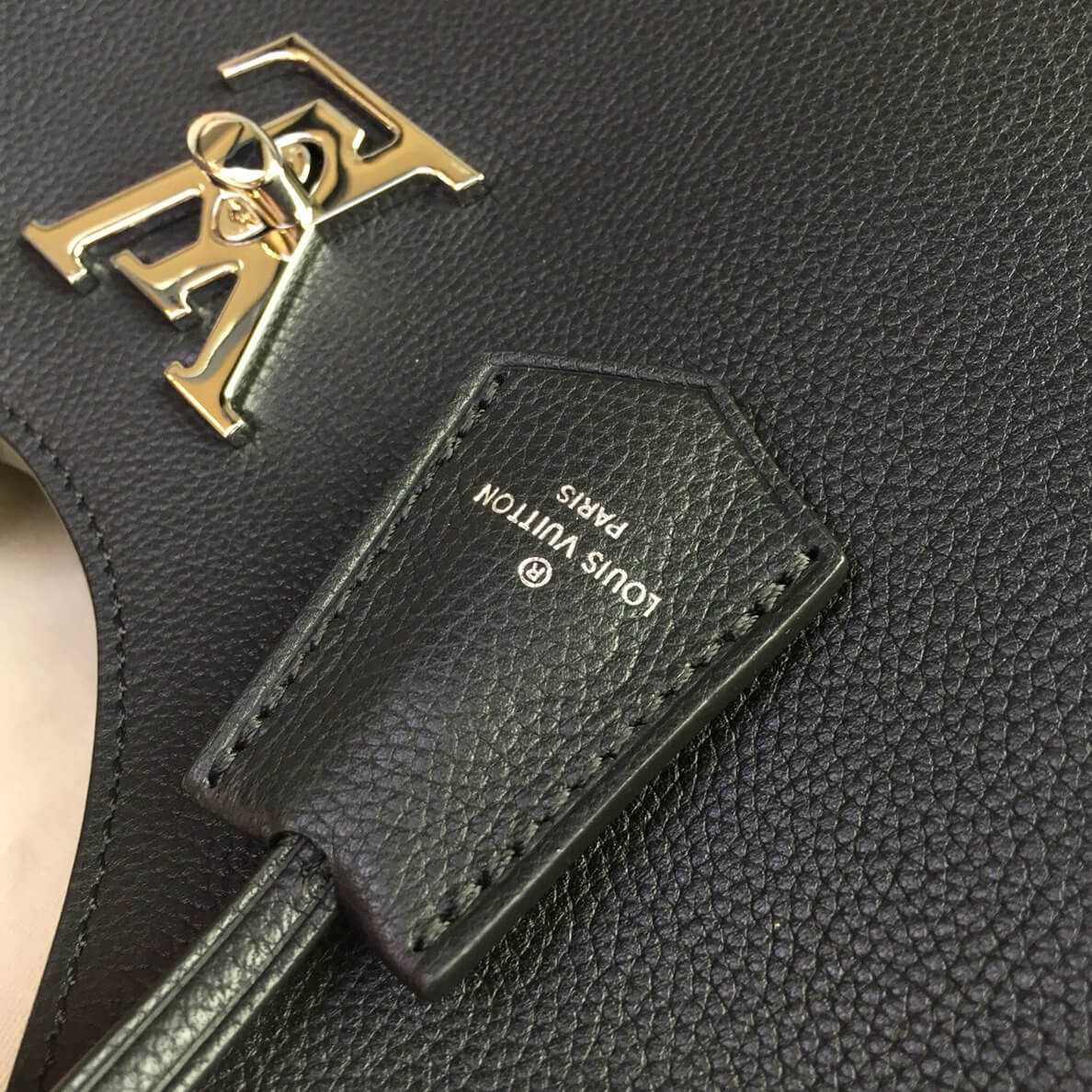 Louis Vuitton Lockme Hobo M52776 M44330