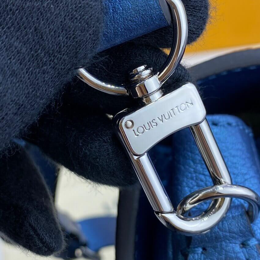 Louis Vuitton Pochette Metis M59211 Navy Nacre