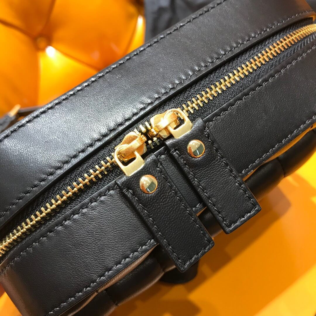 Saint Laurent Vicky Camera Bag In Quilted Lambskin 555052