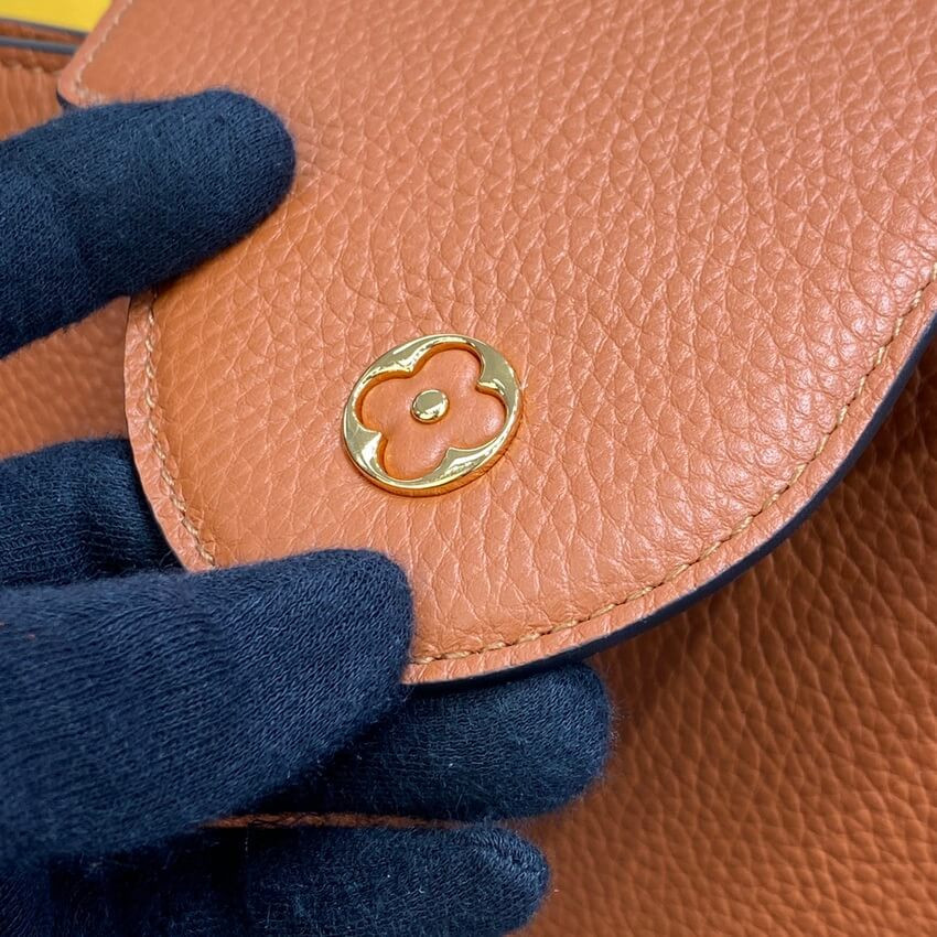 Louis Vuitton Capucines MM M59020 Gold/Noir