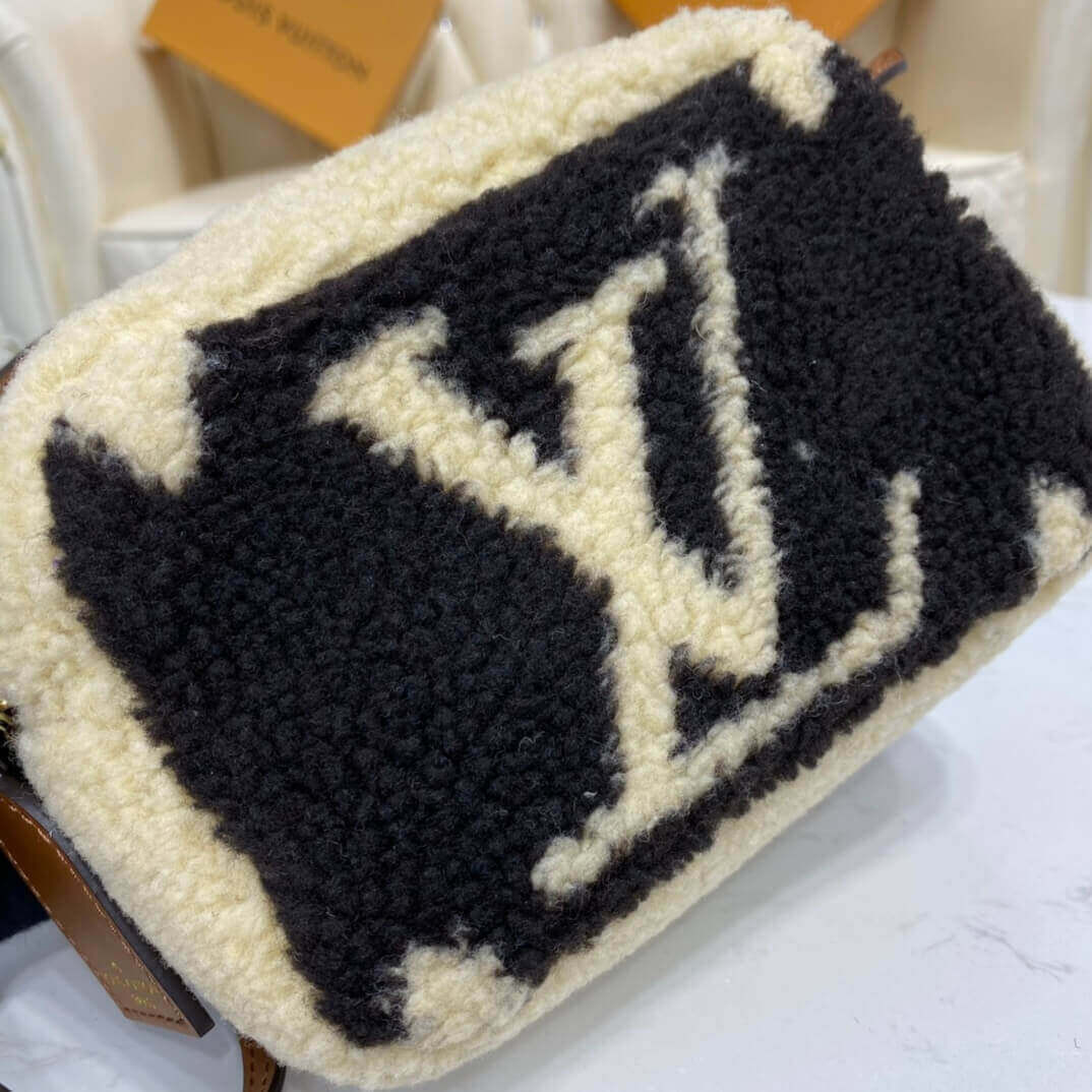 Louis Vuitton Beach Pouch M68599