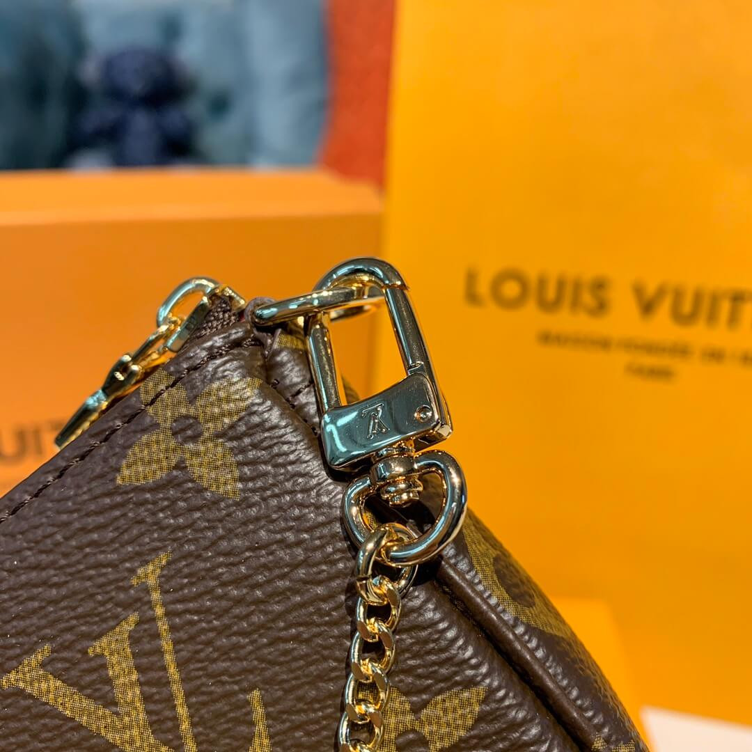 Louis Vuitton Courchevel Mini Pochette Accessoires M68490