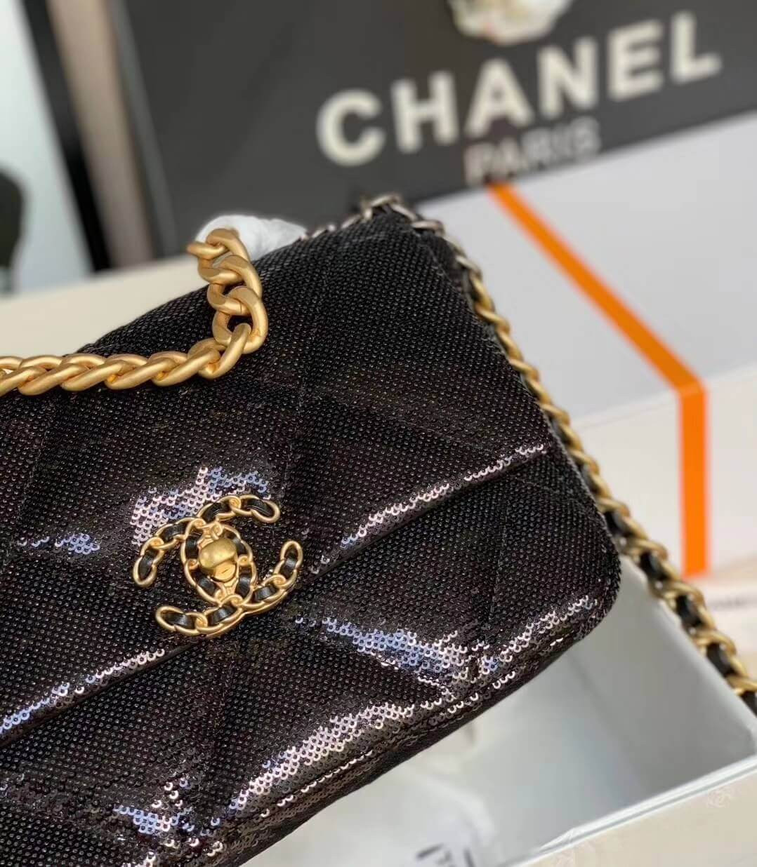 Chanel 19 Flap Bag in Tweed&Sequins  AS1160