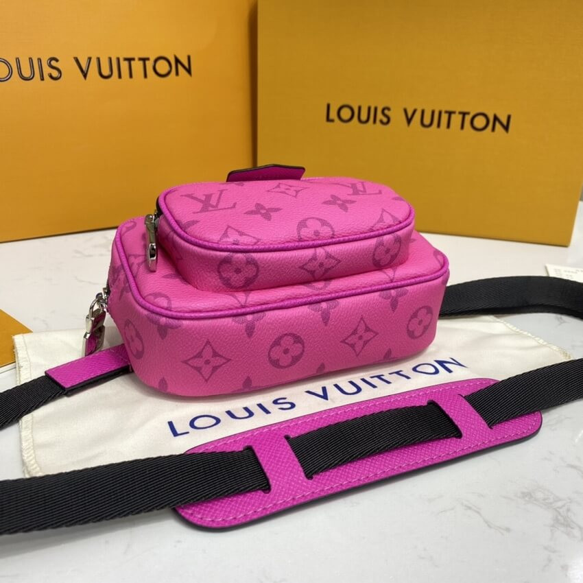 Louis Vuitton Outdoor Pouch Rosy M30781