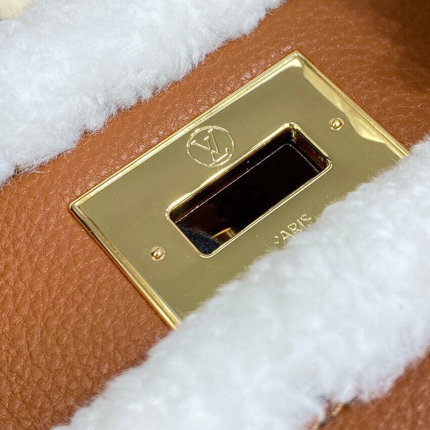 Louis Vuitton On My Side PM M58918 Caramel