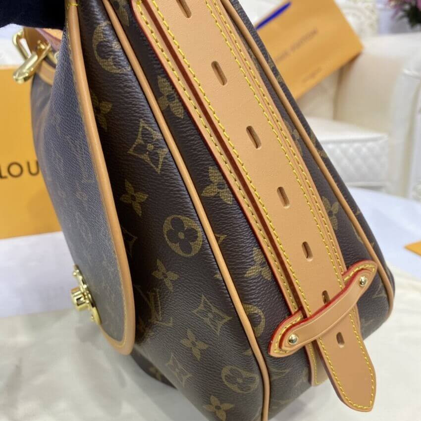 Louis Vuitton Tulum GM Shoulder Bag M40075