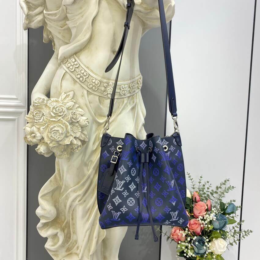 Louis Vuitton Mahina Perforated Calfskin Muria M59554