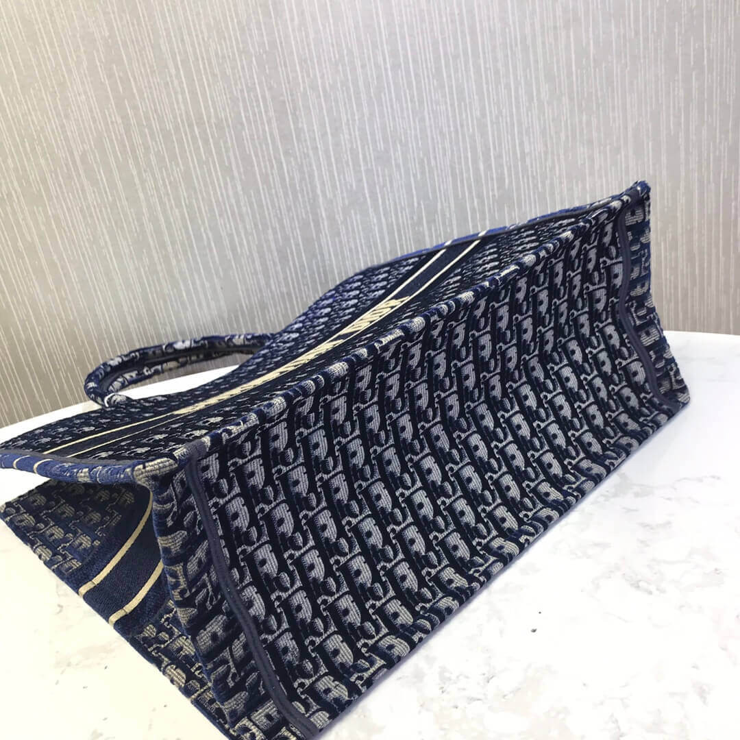 Dior Oblique Embroidered Velvet Book Tote M1286Z