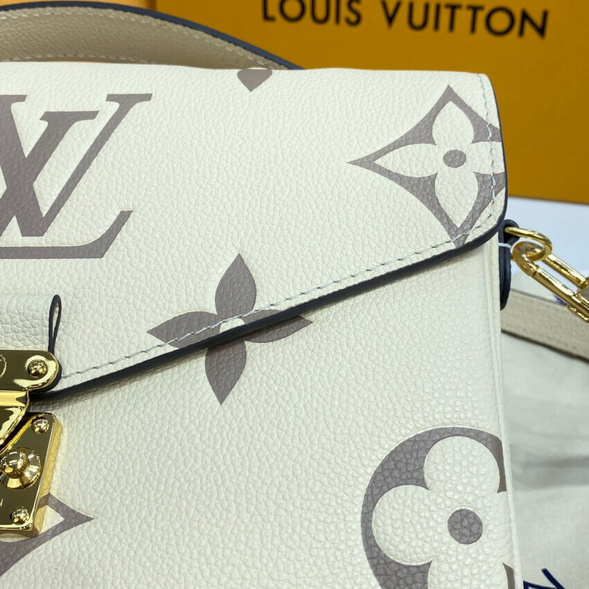 Louis Vuitton Pochette Metis M45596