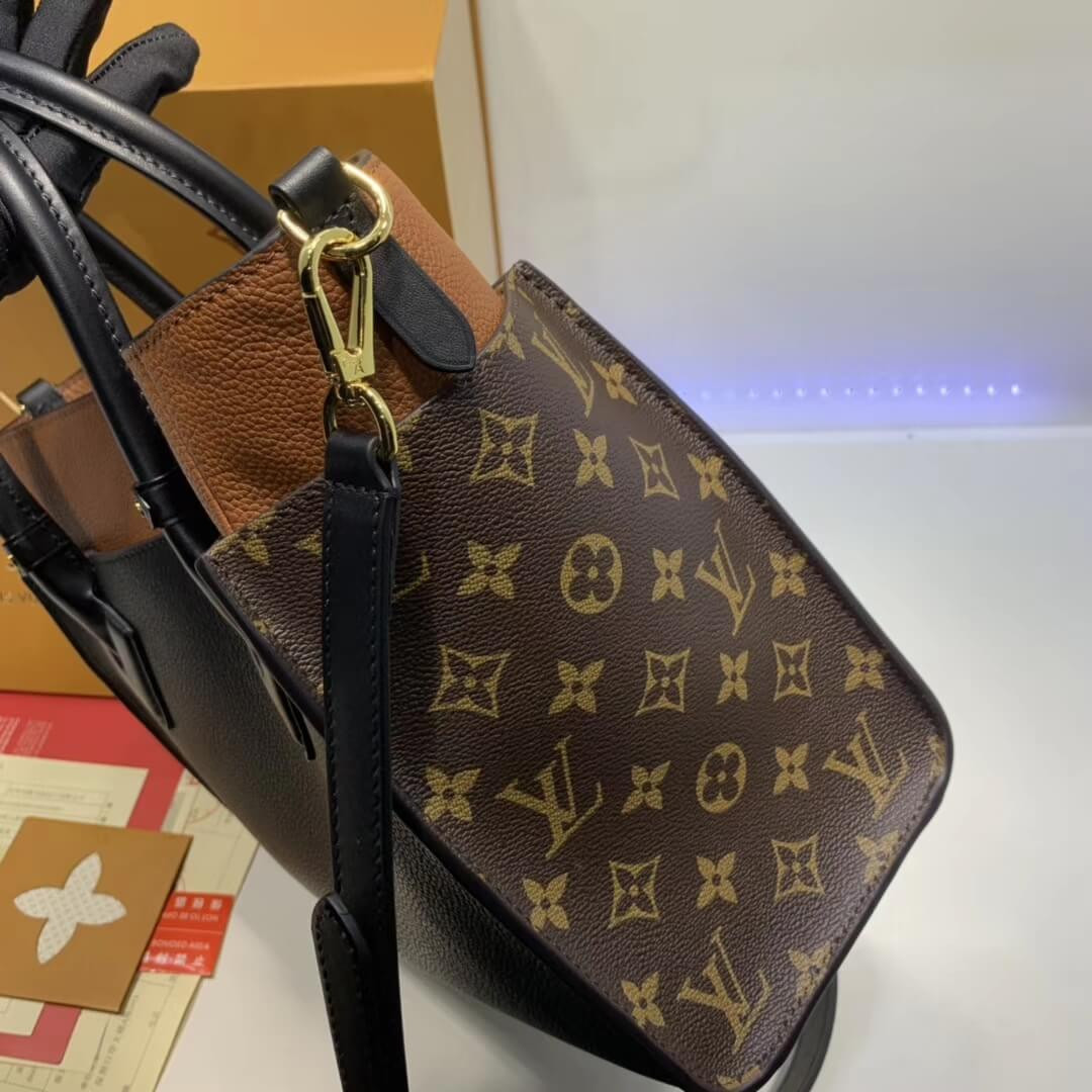 Louis Vuitton On My Side M53823
