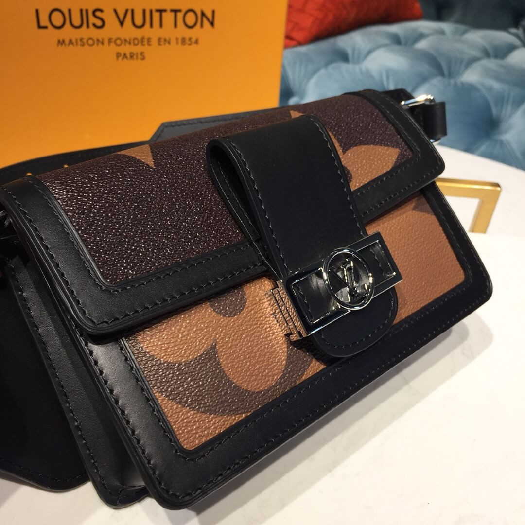 Louis Vuitton Bumbag Dauphine M67696