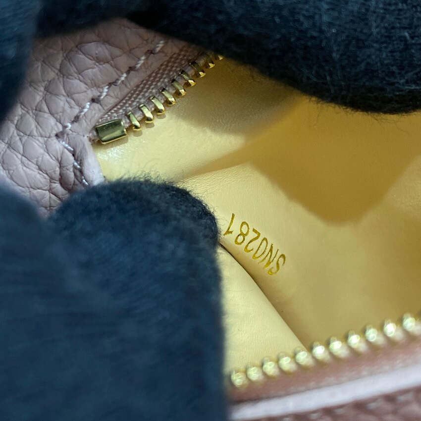 Louis Vuitton Capucines MM M59020 Rose/Beige