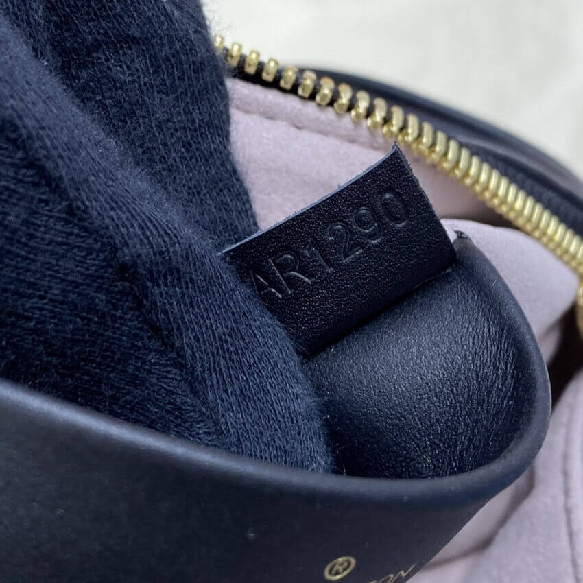 Louis Vuitton Speedy Bandoulière 22 in Black M58631