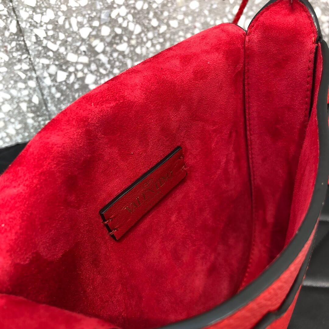 Valentino Garavani Small Vring Crossbody Bag 0910