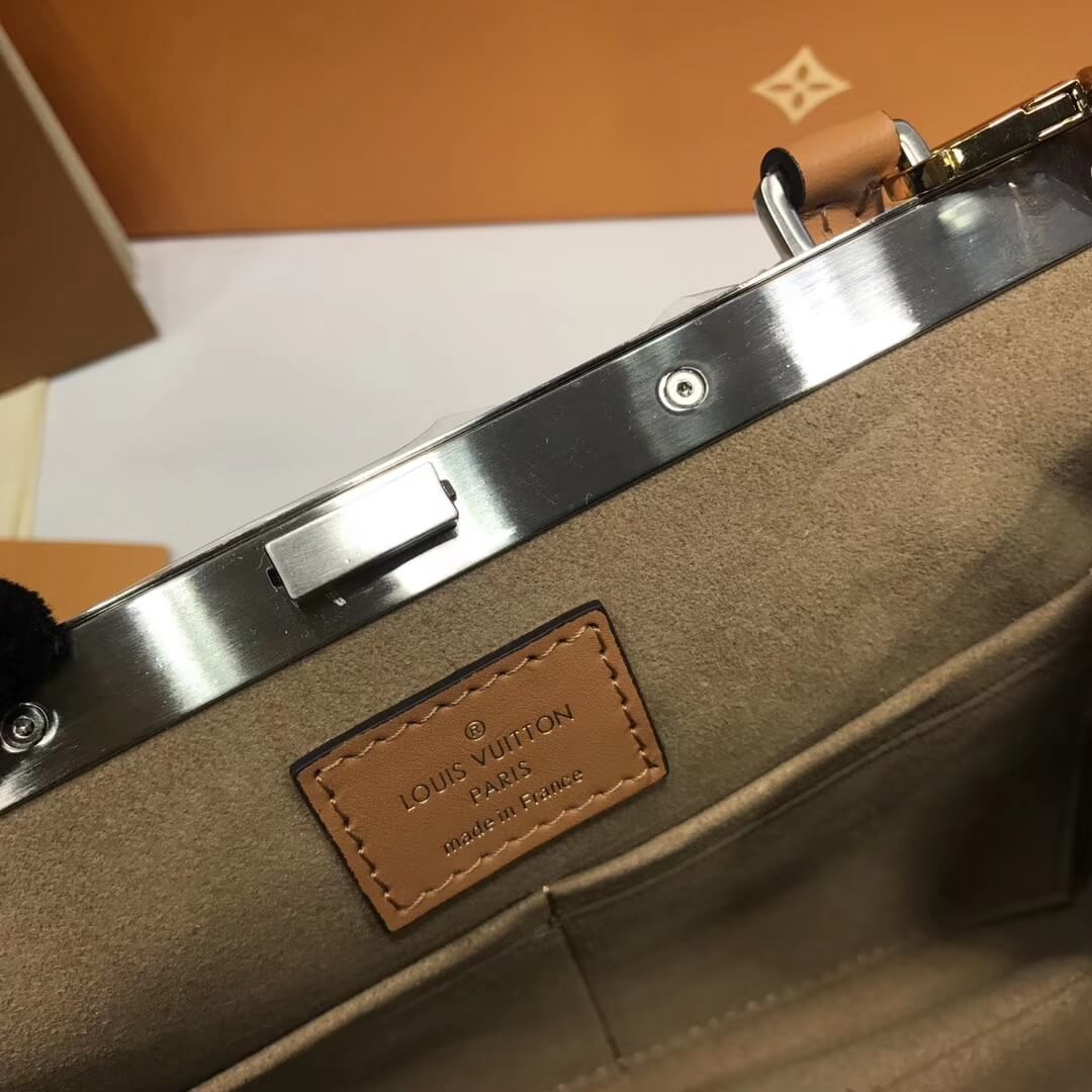 Louis Vuitton Crown Frame M43946