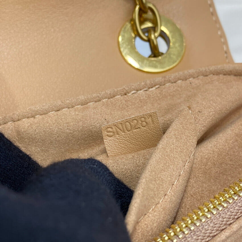 Louis Vuitton LV New Wave Chain Bag M59349 Arizona