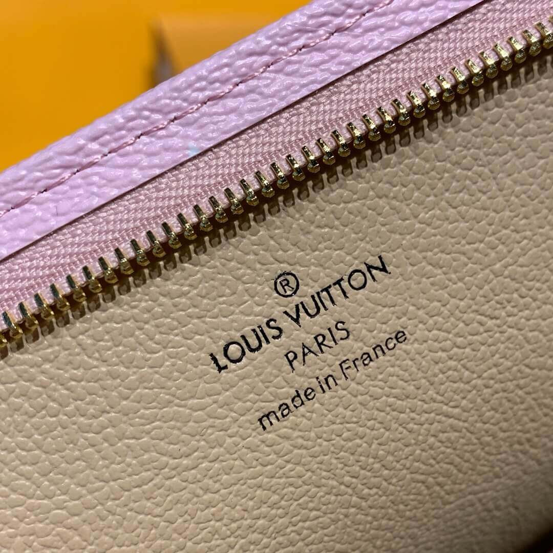 LV Escale Poche Toilette 26 M69136 M69137