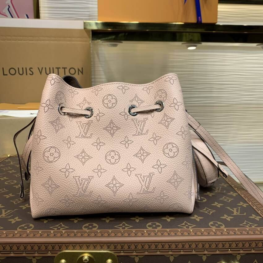 Louis Vuitton Mahina Leather Bella M57068