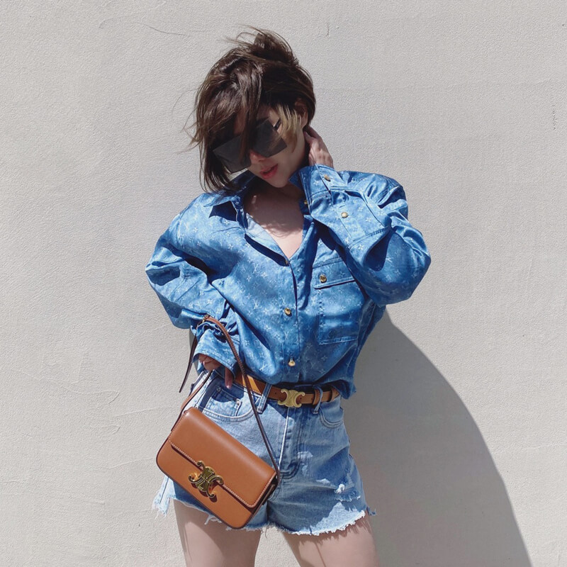 Celine Triomphe Shoulder Bag In Natural Calfskin 194143 Tan