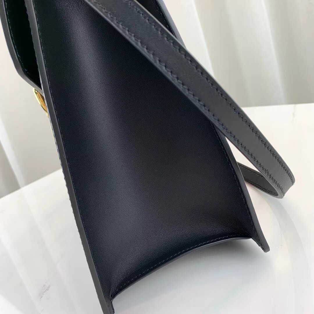 Gucci Sylvie Medium Top Handle Bag 431665