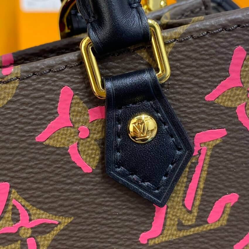 Louis Vuitton Signature Drawn Petit Sac Plat M80839