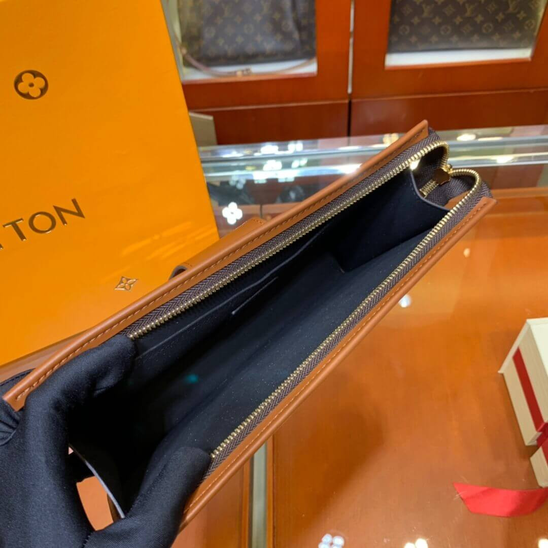 Louis Vuitton Pochette Dauphine M69184
