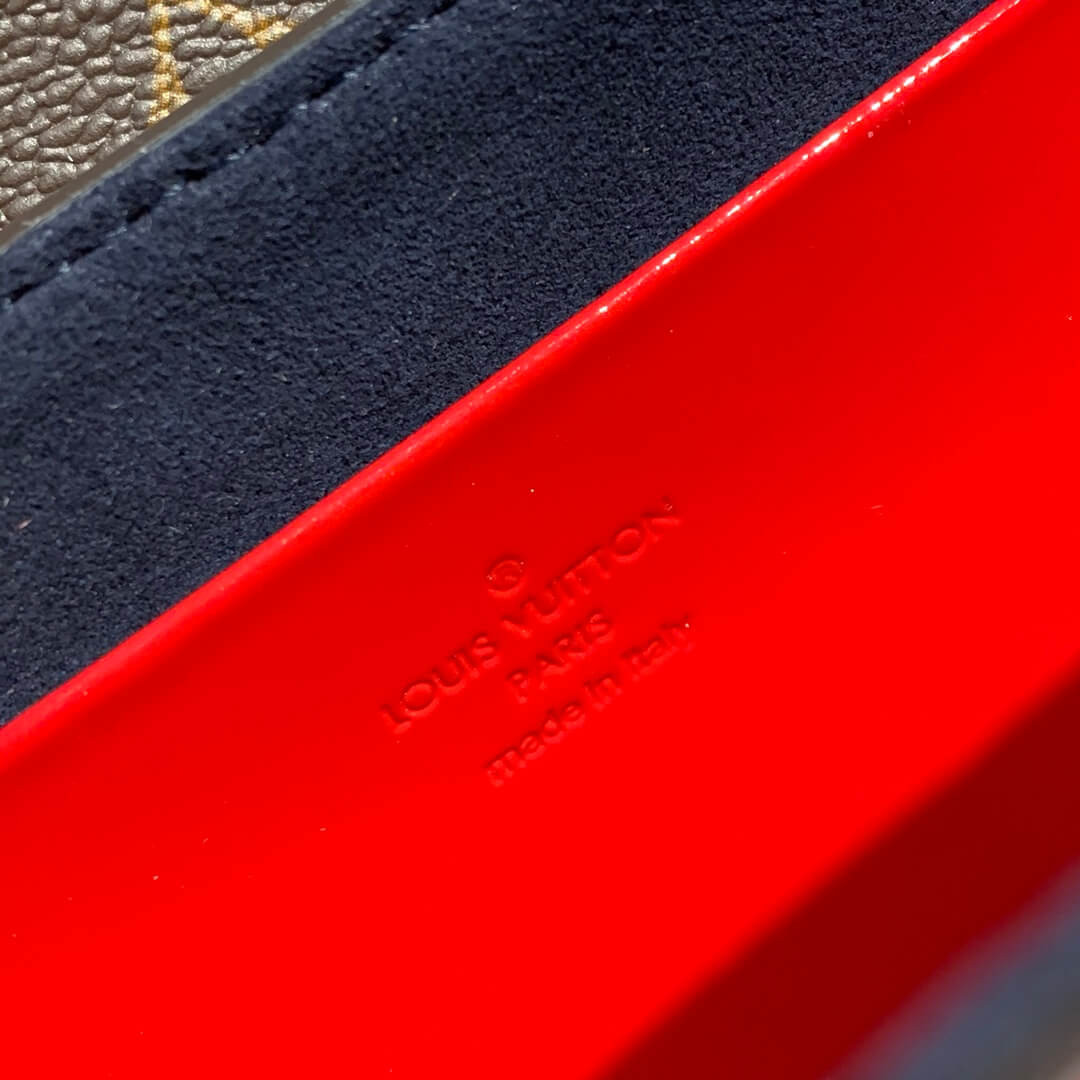 Louis Vuitton Monogram Vernis LV Wynwood M90445