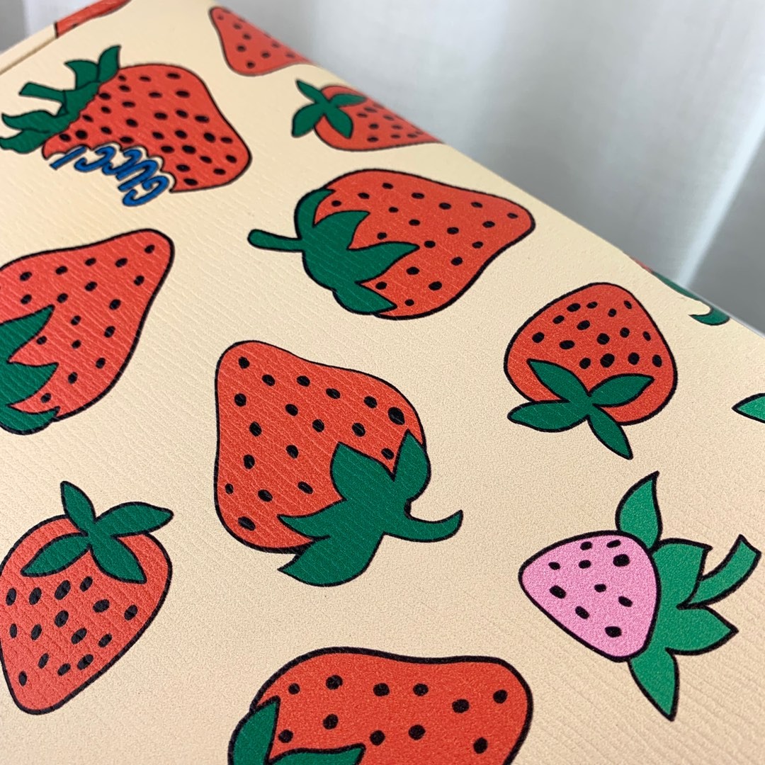 Gucci Zumi Strawberry Print Small Top Handle Bag 569712