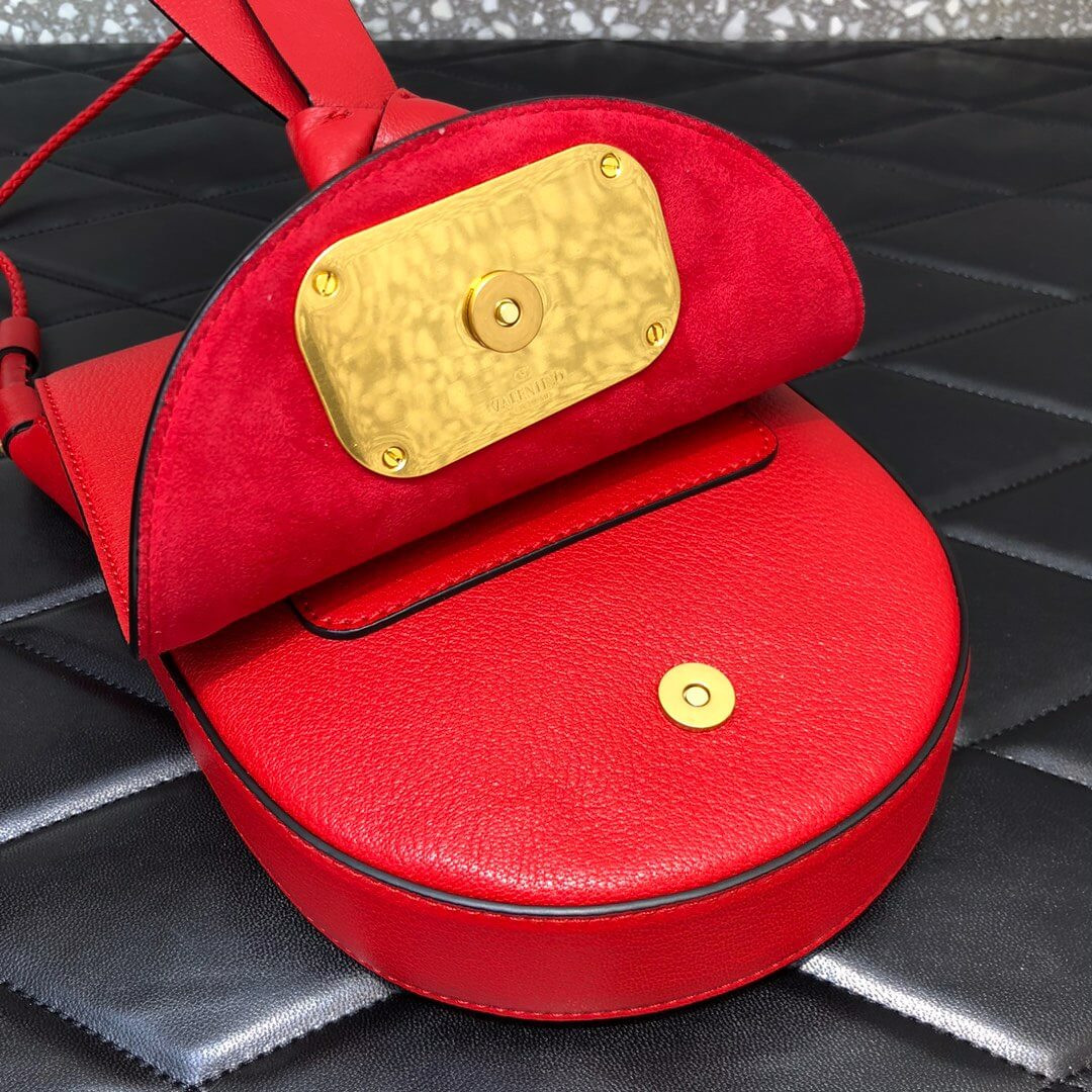 Valentino Garavani Small Vring Crossbody Bag 0910