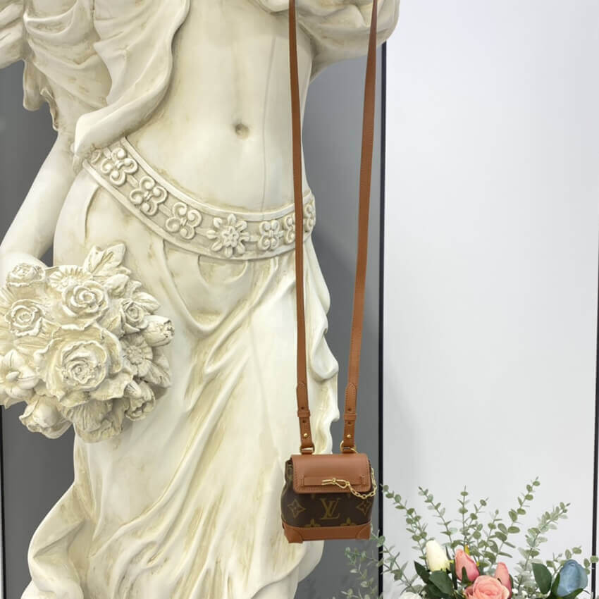 Louis Vuitton Monogram Mini Steamer Pouch M00340