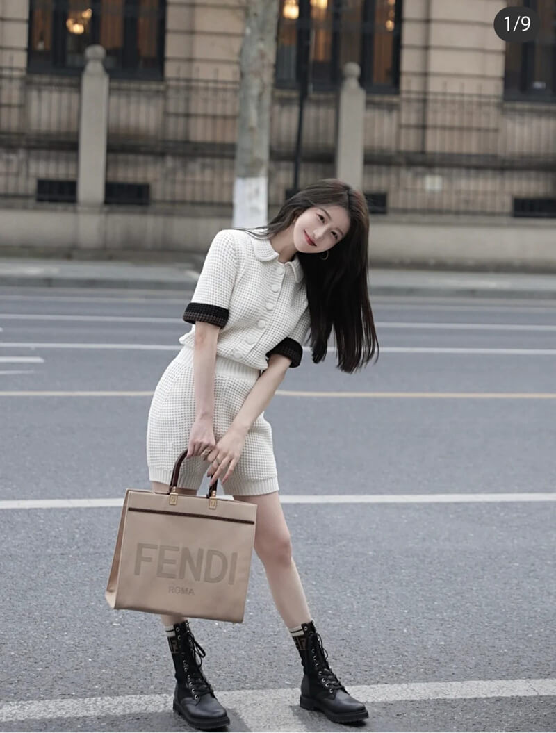 Fendi Medium Sunshine Tote Bag in Beige Canvas 8BH386