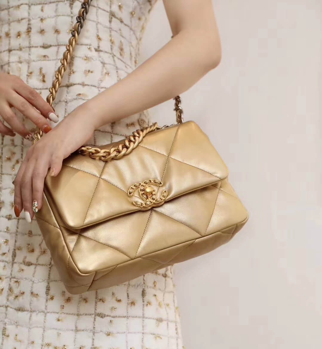 Chanel 19 Flap Bag AS1160 Gold