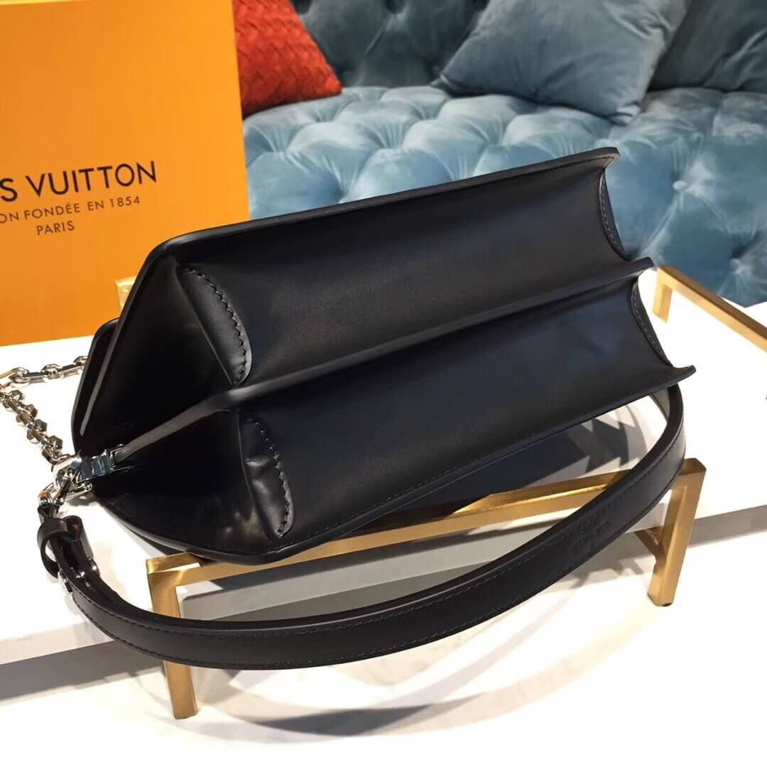 Louis Vuitton Dauphine MM M44599