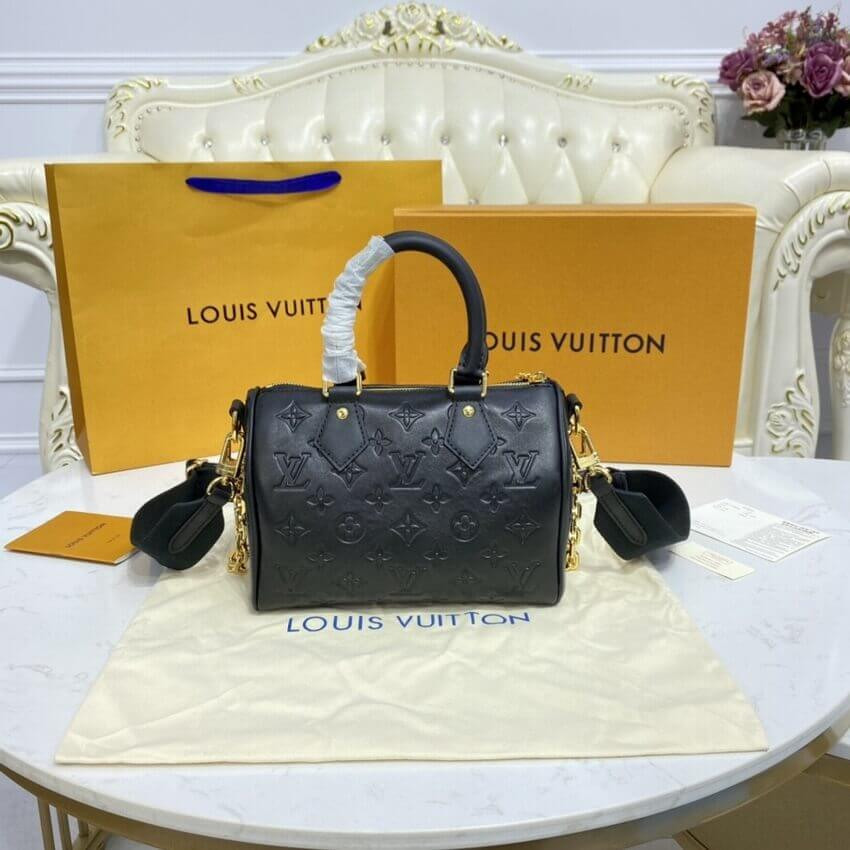 Louis Vuitton Speedy Bandoulière 22 in Black M58631