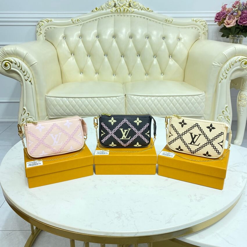 Louis Vuitton Mini Pochette Accessoires M81140