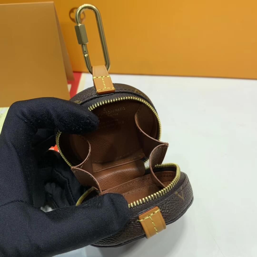 Louis Vuitton Monogram Canvas Round Case M68524