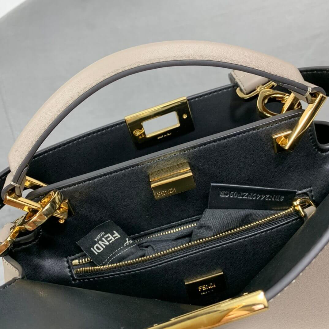 Fendi Peekaboo Iconic Essentially 8BN302