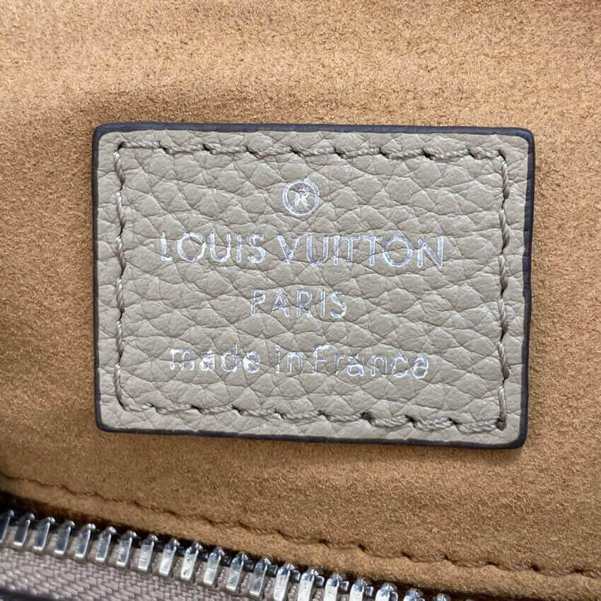 Louis Vuitton Beaubourg Hobo MM M56084