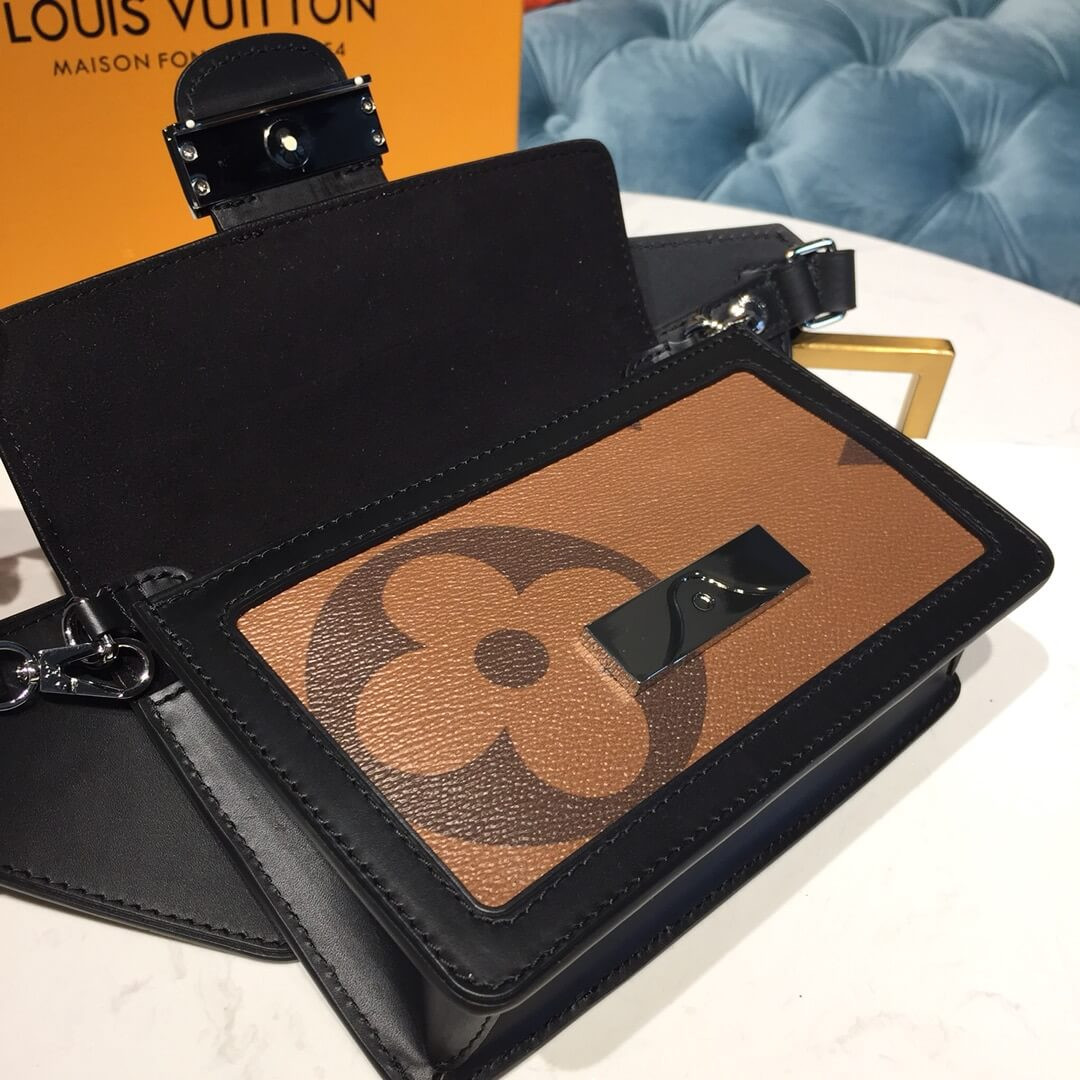 Louis Vuitton Bumbag Dauphine M67696